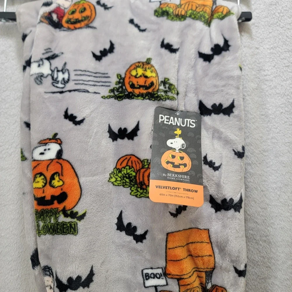 Peanuts‎ Snoopy Halloween Pumpkins VelvetLoft Throw Blanket Berkshire Home 60x70